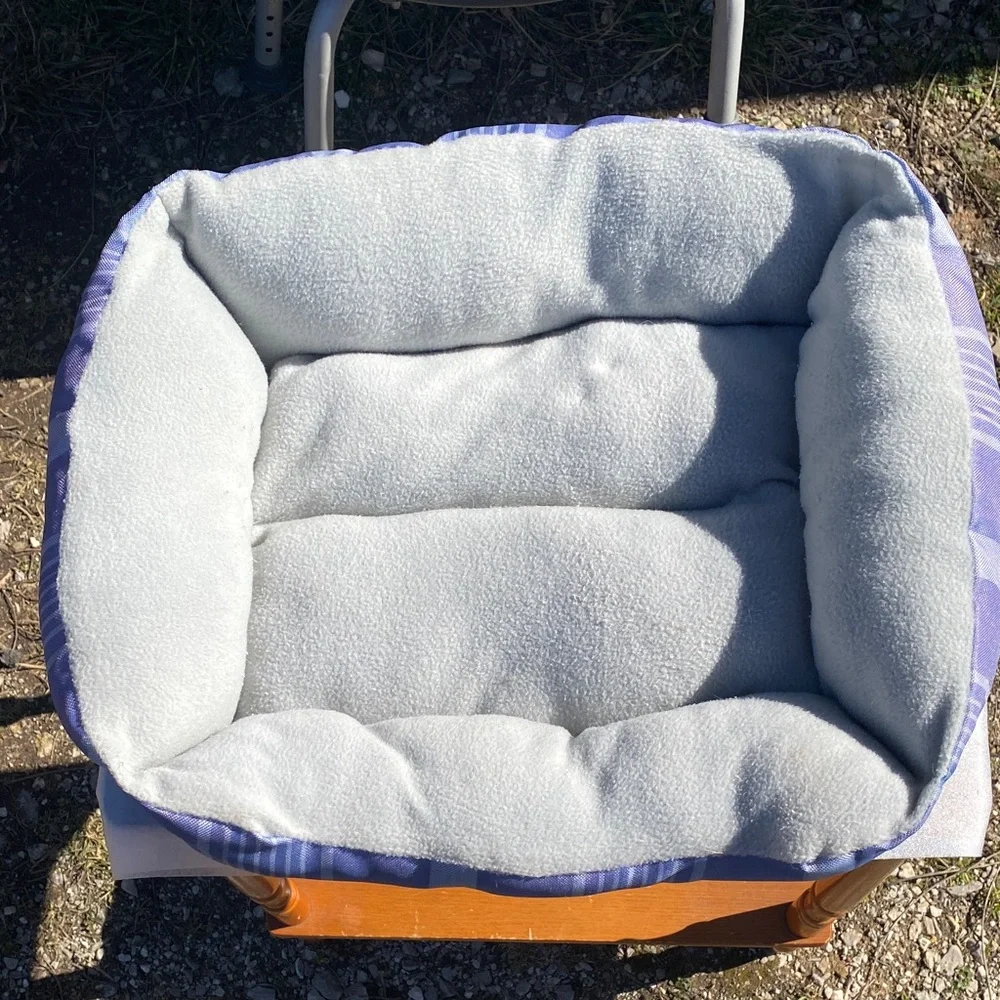 Vibrant Life Cozy Blue and Gray Sm Pet Bed Top 100% Polyester Bottom 100% Olefin